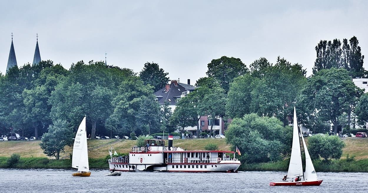 Water Transportation Adventure: Seebäderkaje with Hal Över