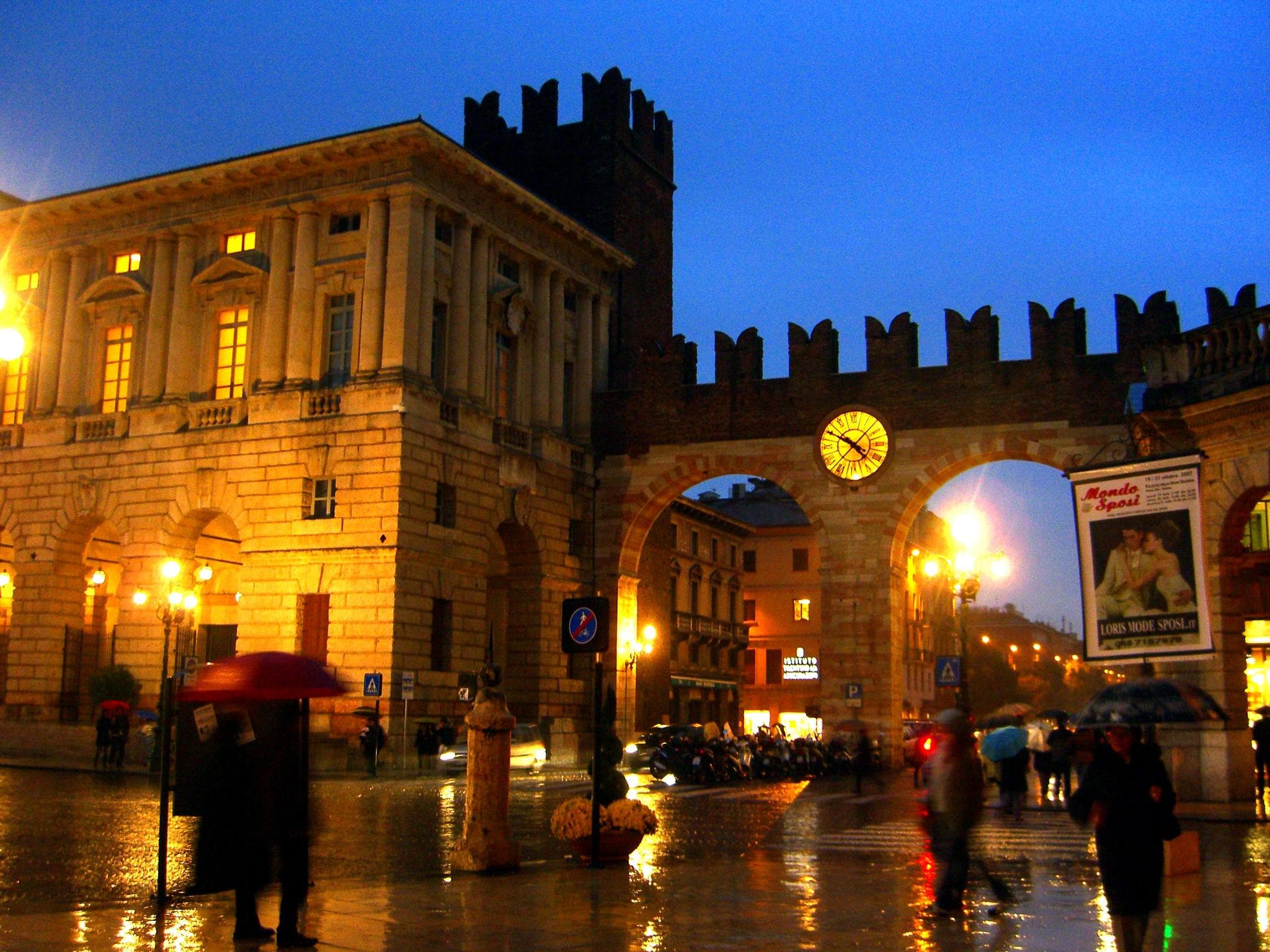 Moonlit Stroll with Explore Verona in Italy