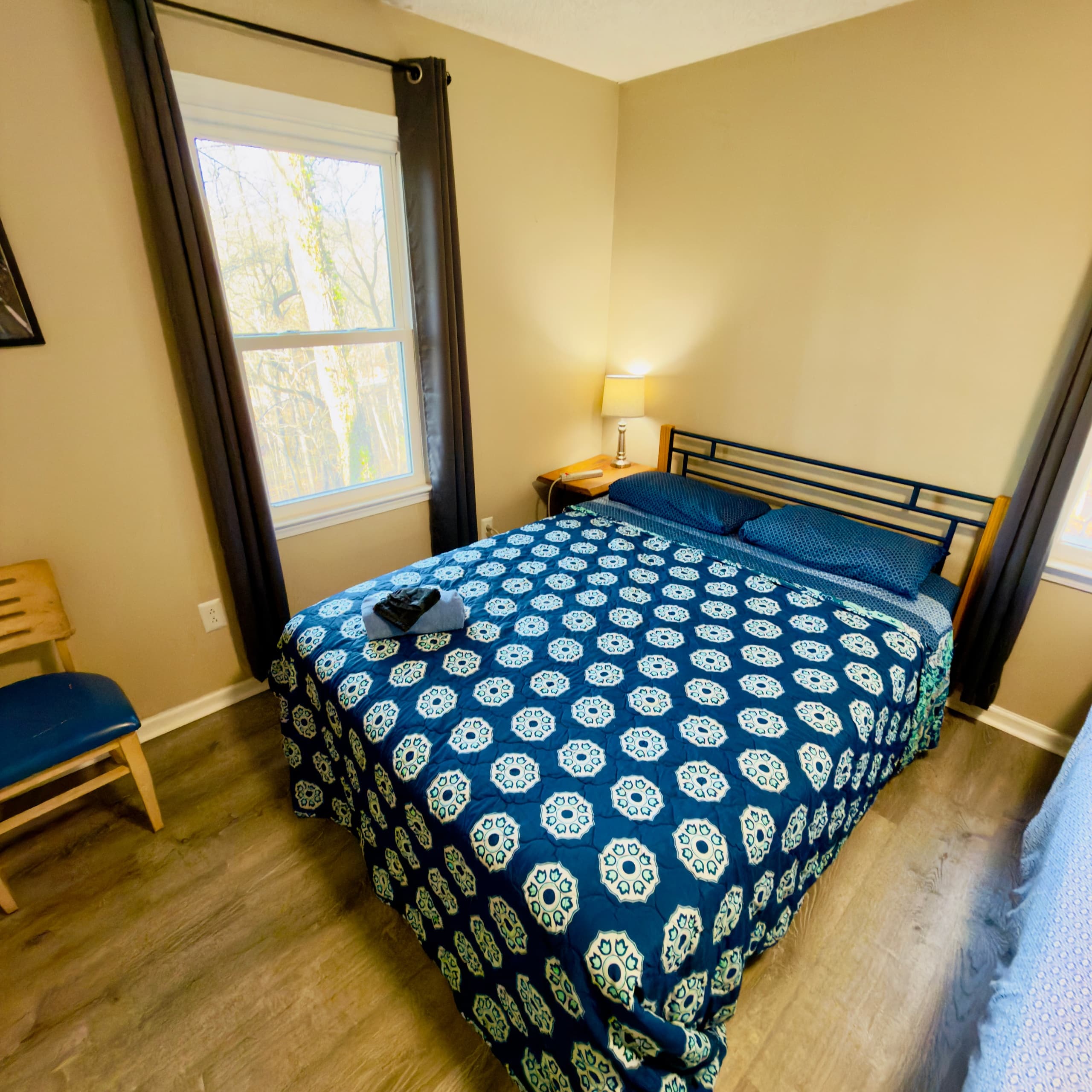 Hike-Ready Basecamp: Private Queen Room Around the Bend in Hiawassee