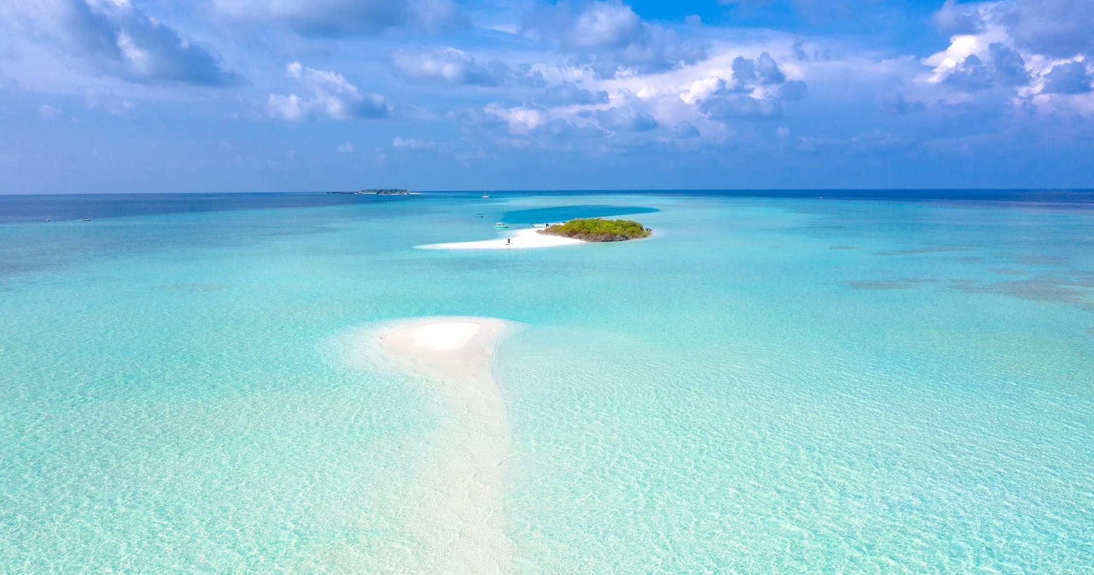 Aerial view of turquoise sandbar and shallow keys waters