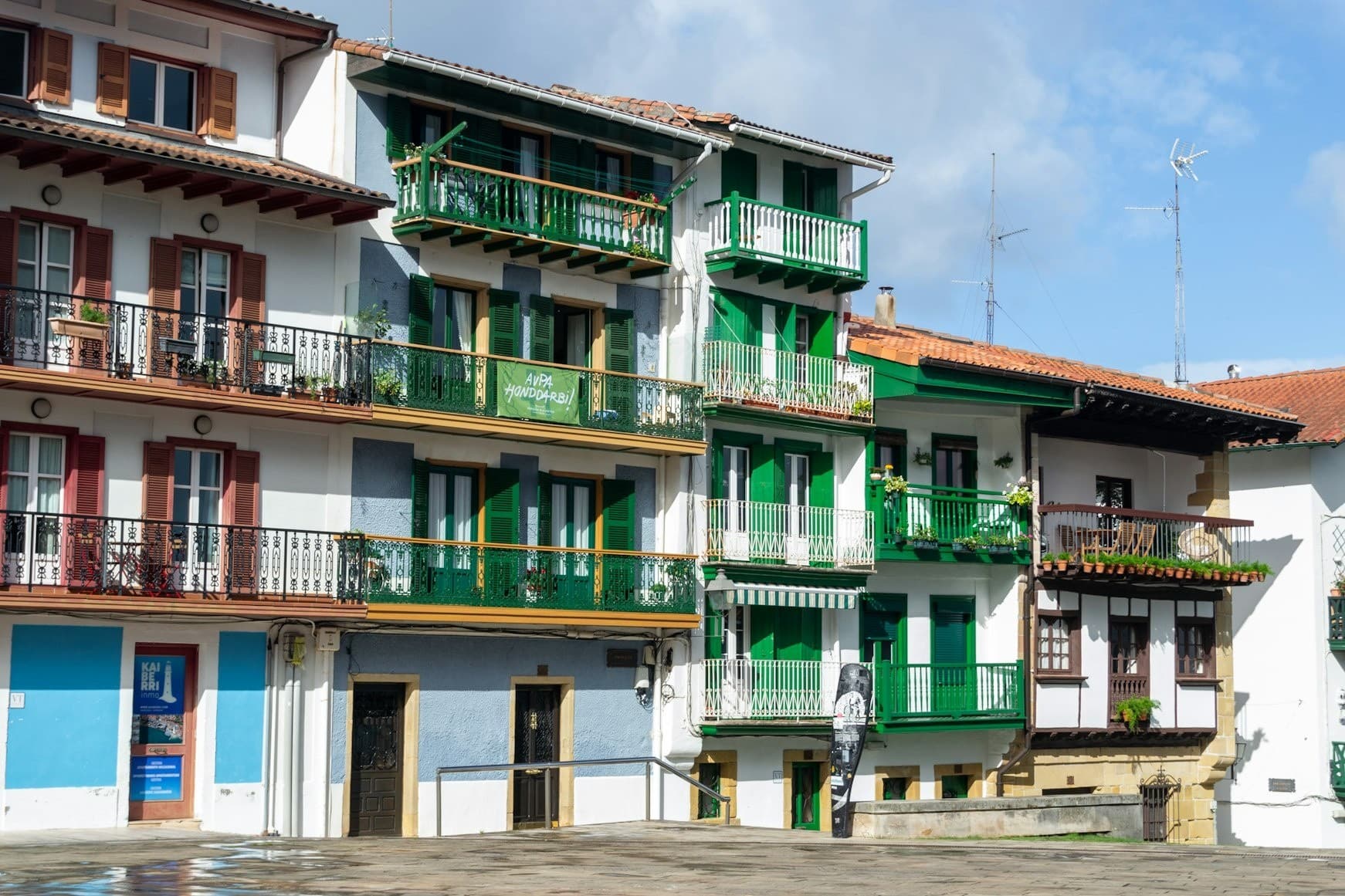 Cross-Border Pintxos: Hondarribia to Saint-Jean-de-Luz — Cliffs, Harbor History, and Coastal Flavor