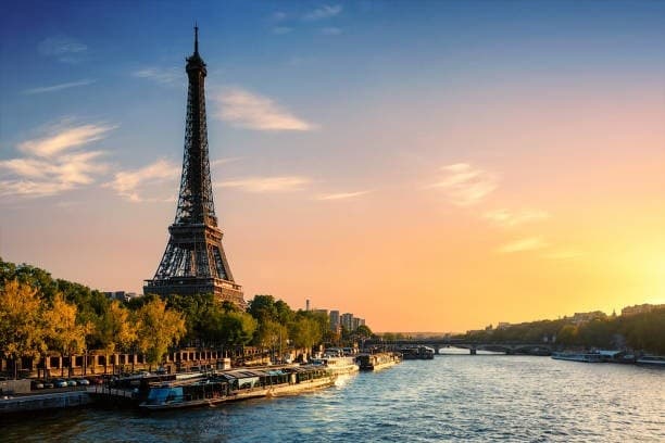 48-Hour Paris Weekend from Zwolle: Eiffel, Louvre & Seine with ESN Zwolle