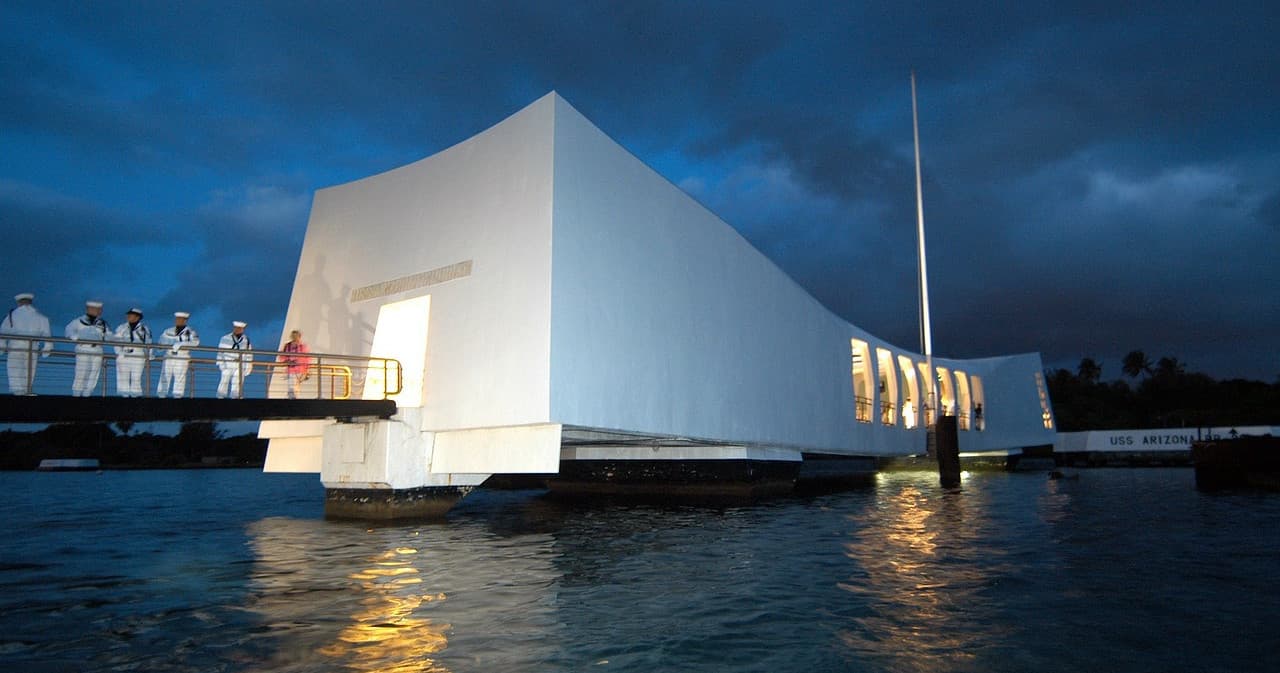 Explore Pearl Harbor & USS Arizona: Aloha Historic Tour