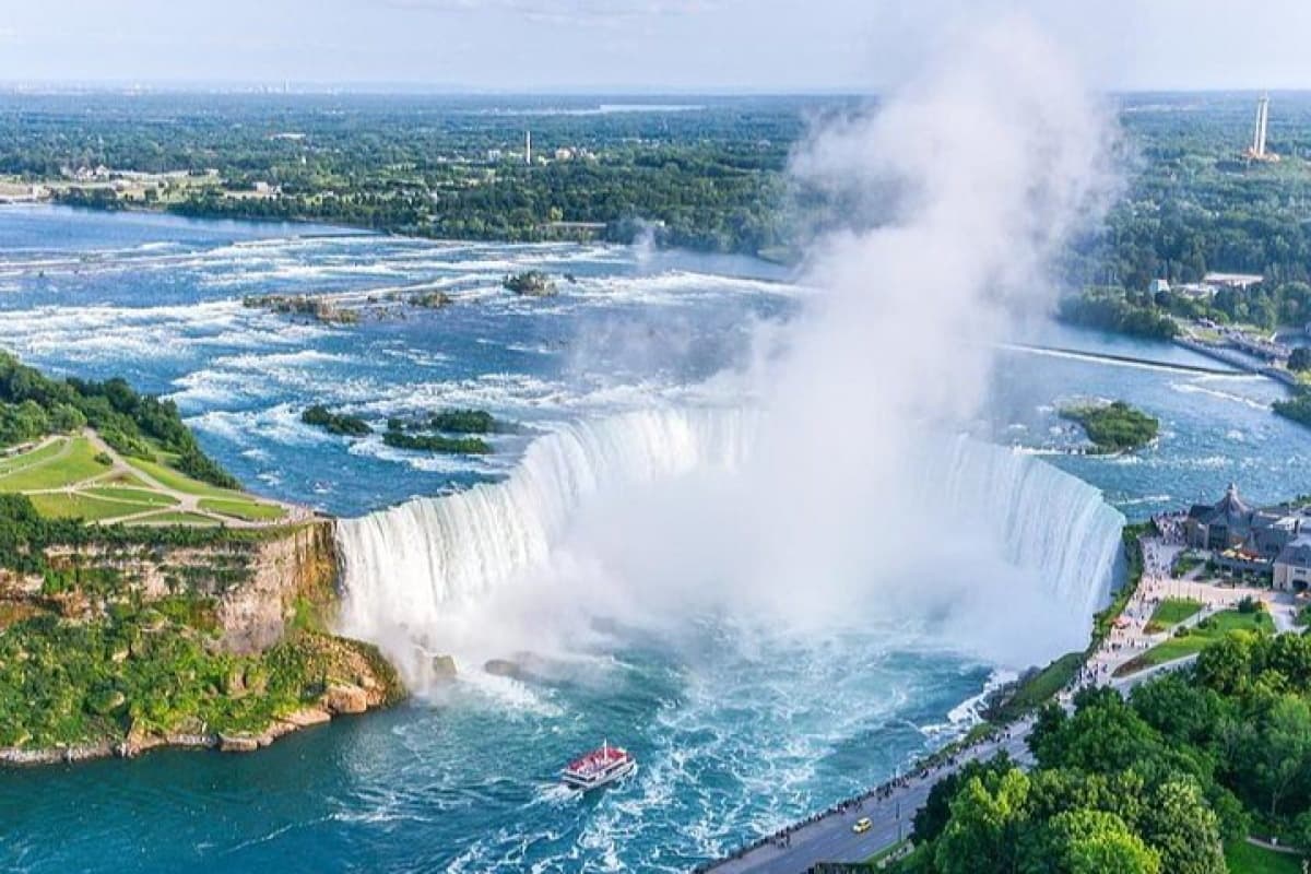 Private Helicopter Tour to Niagara Falls from Manhattan