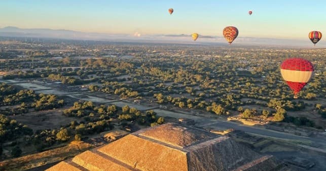 Pure Dawn Flight: Esencial compartido Hot Air Balloon in Estado de México photo 1