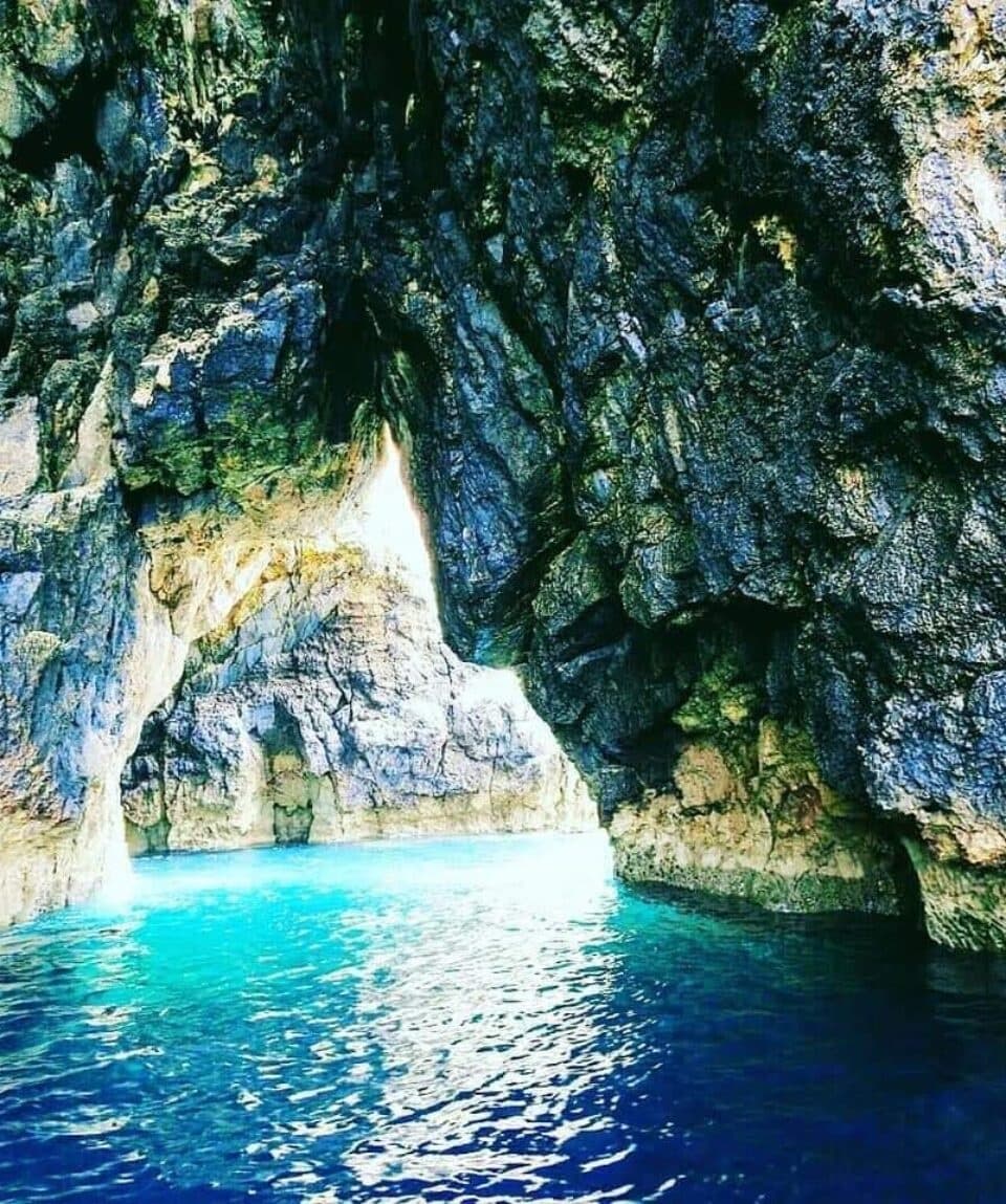 Boat Charters & Water Activities at Sesimbra's Caves by Batnavó