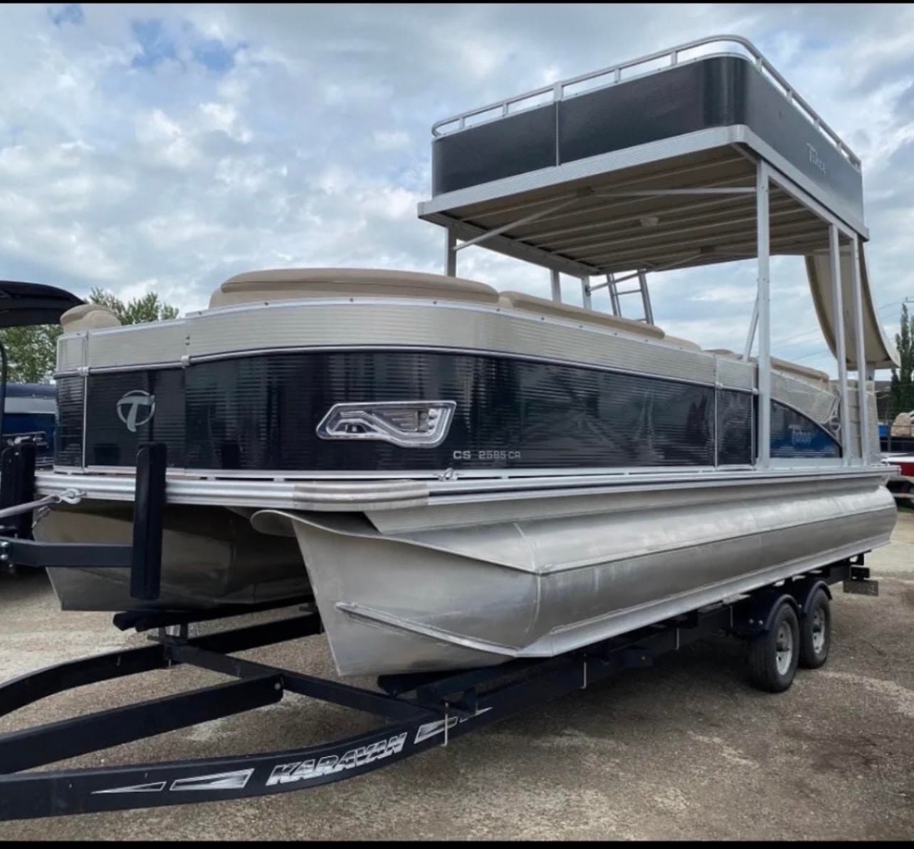 Water Activities with Kelowna Boat Rentals - Pontoon & Slide Fun