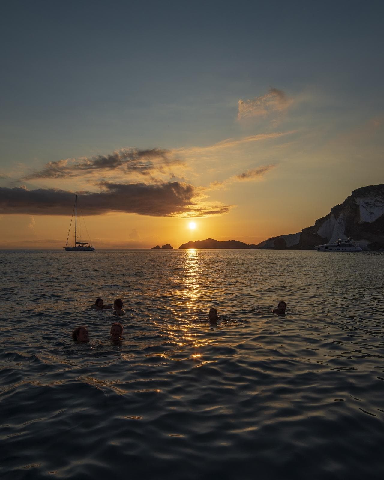 Sunset Boat Aperitivo with Cooperativa Barcaioli Ponzesi in Ponza