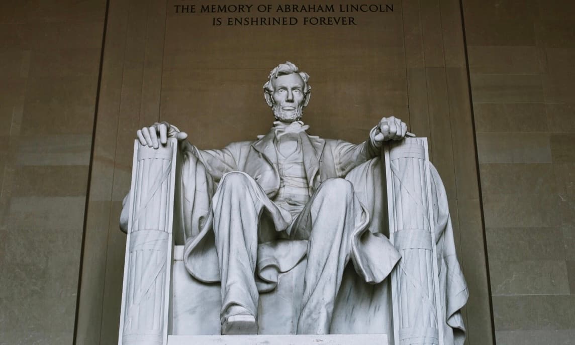 Private DC National Mall Walking Tour with Monument Access