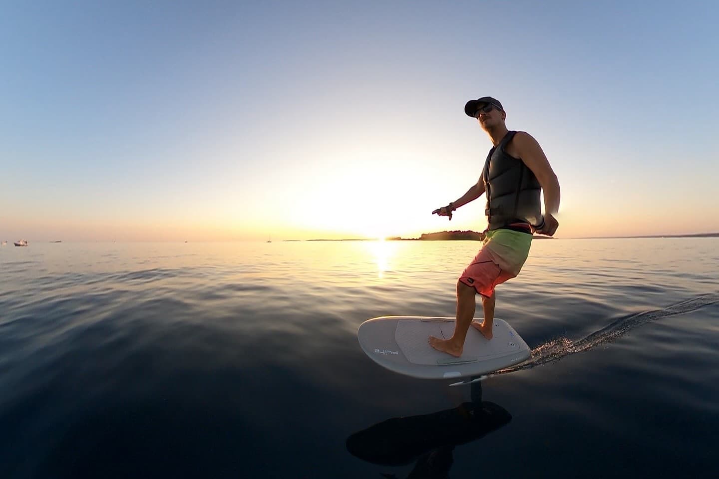 Advance Your eFoil Skills: 75-Minute Expert Lesson in Pula, Croatia photo 1