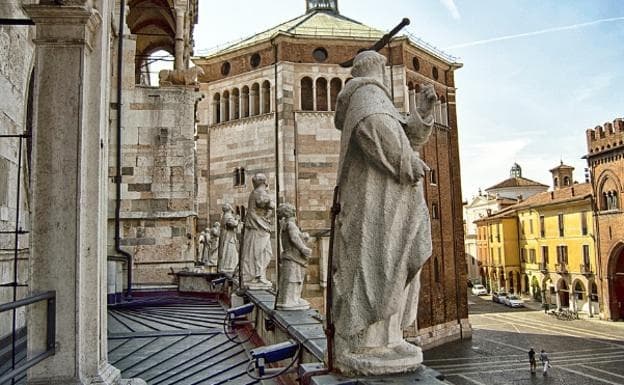 Cremona Musical Heritage & Heritage Tour with Your Travel Diary