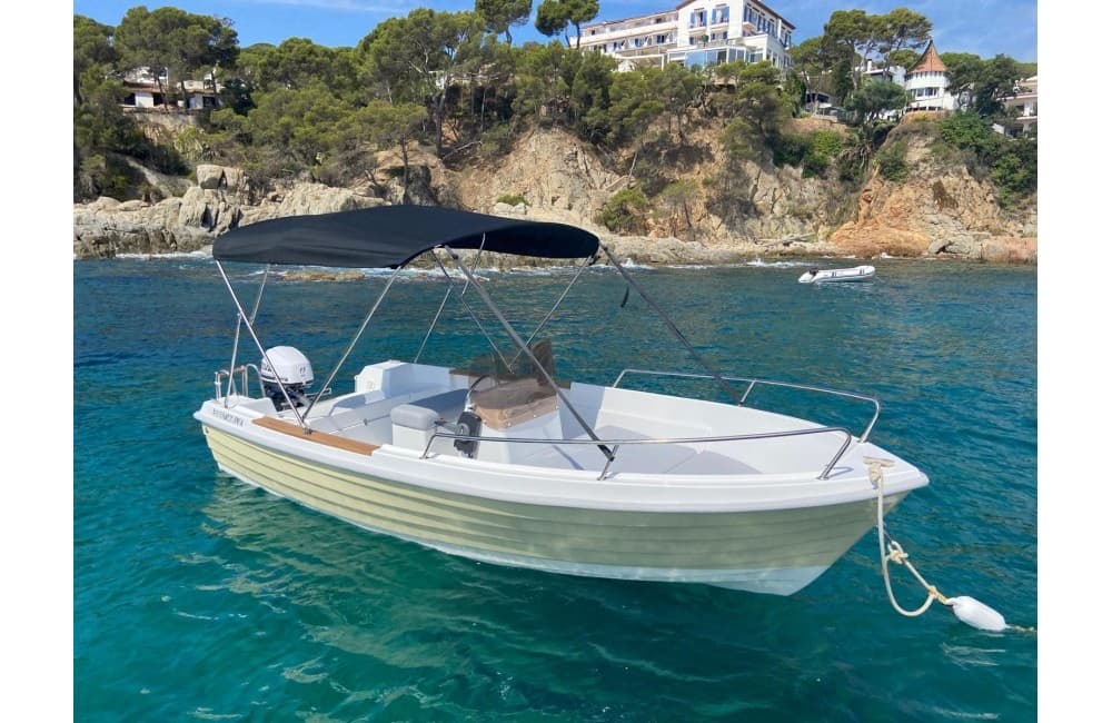 Sailing Adventures with Custom Sailing in Palamós