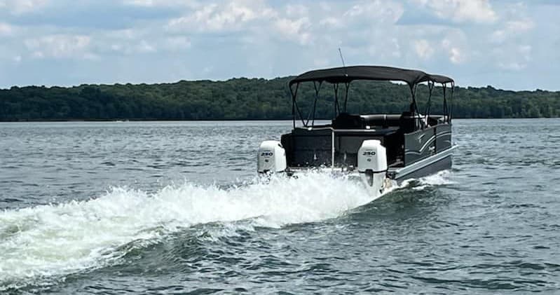 Captained Luxury Tritoon photo 1