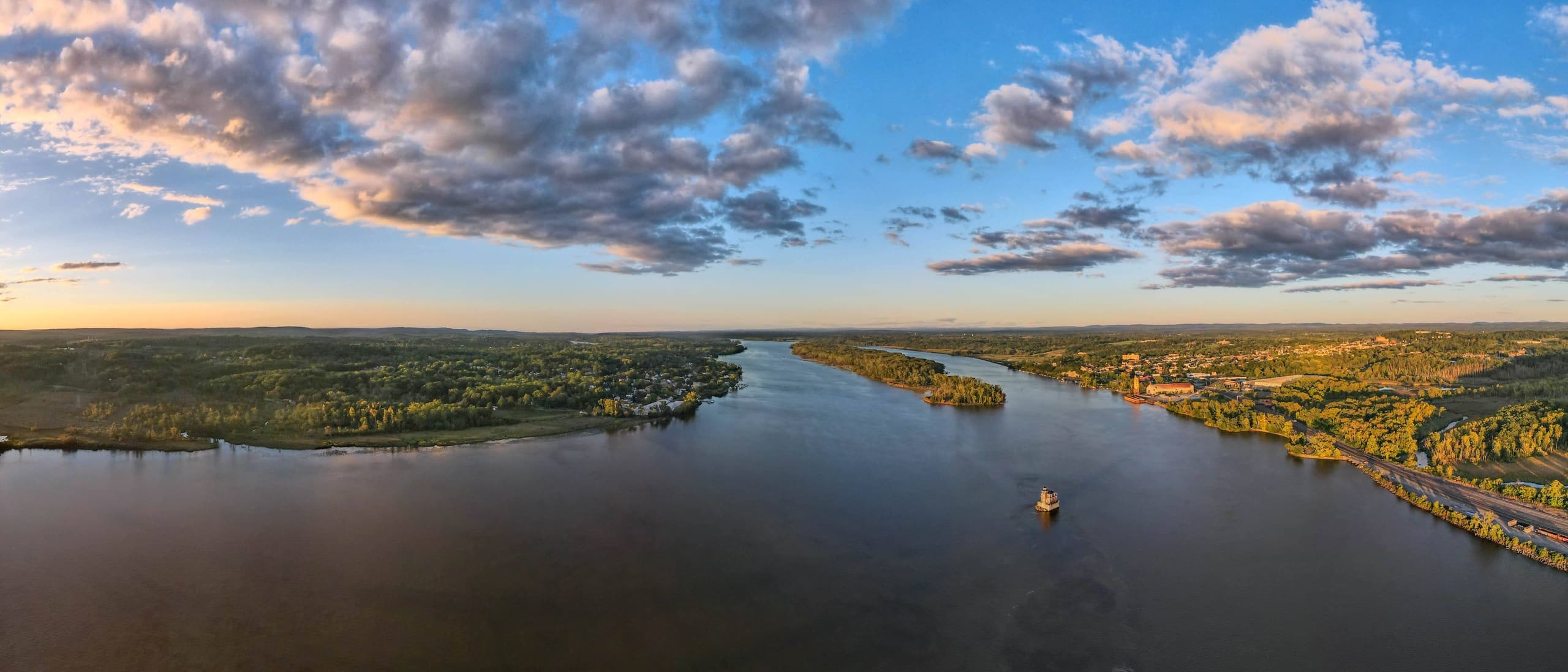Explore Historic Hudson River Fall Foliage: Shacks, Shipwrecks, and Sandbars