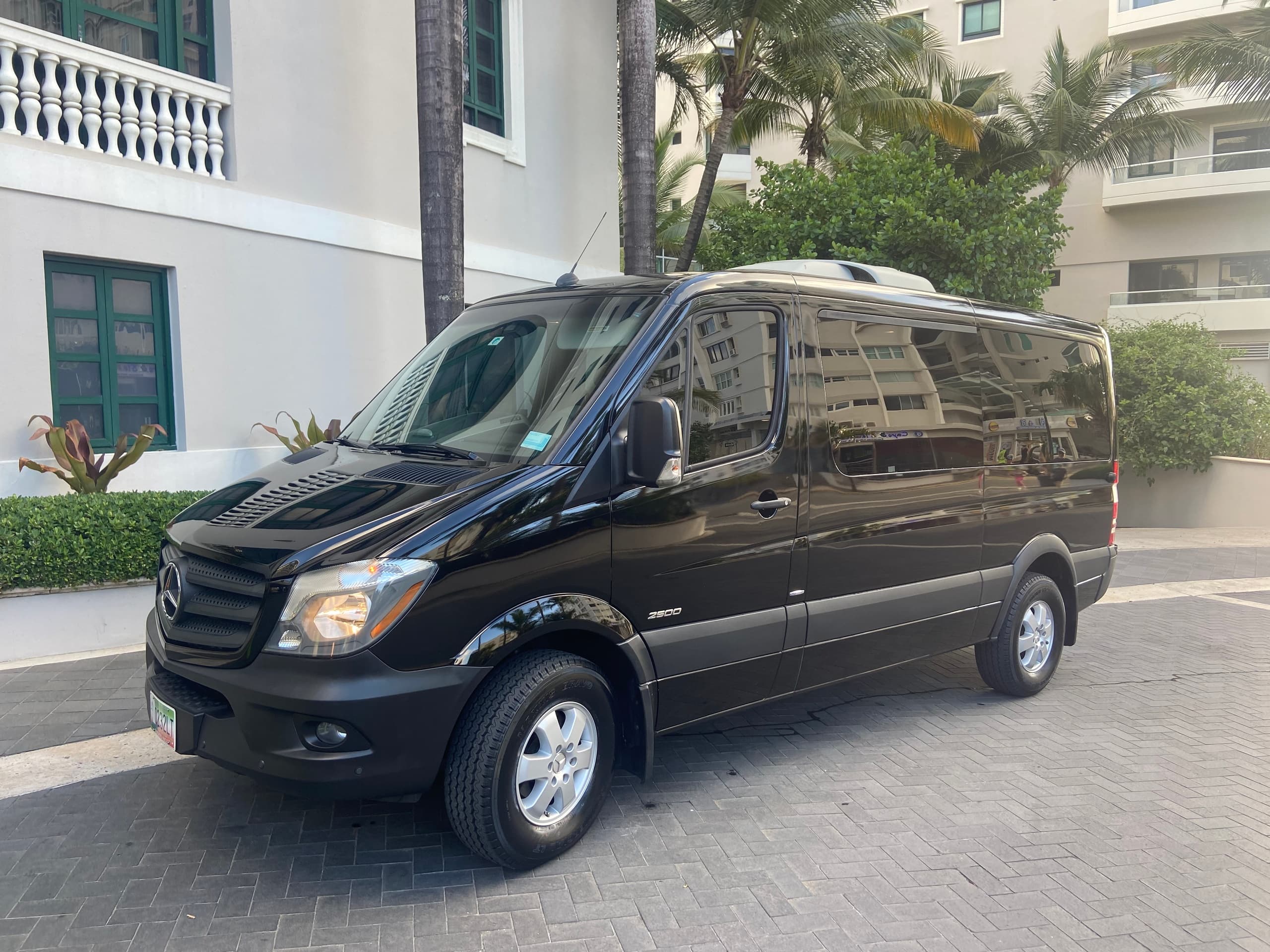 Luxury Limo Services in Carolina, Puerto Rico