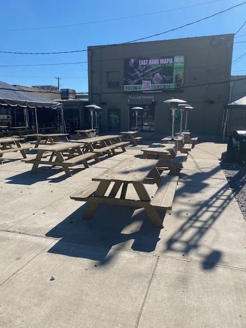 Outdoor Dining & Live Music at Bayou Axe Co.