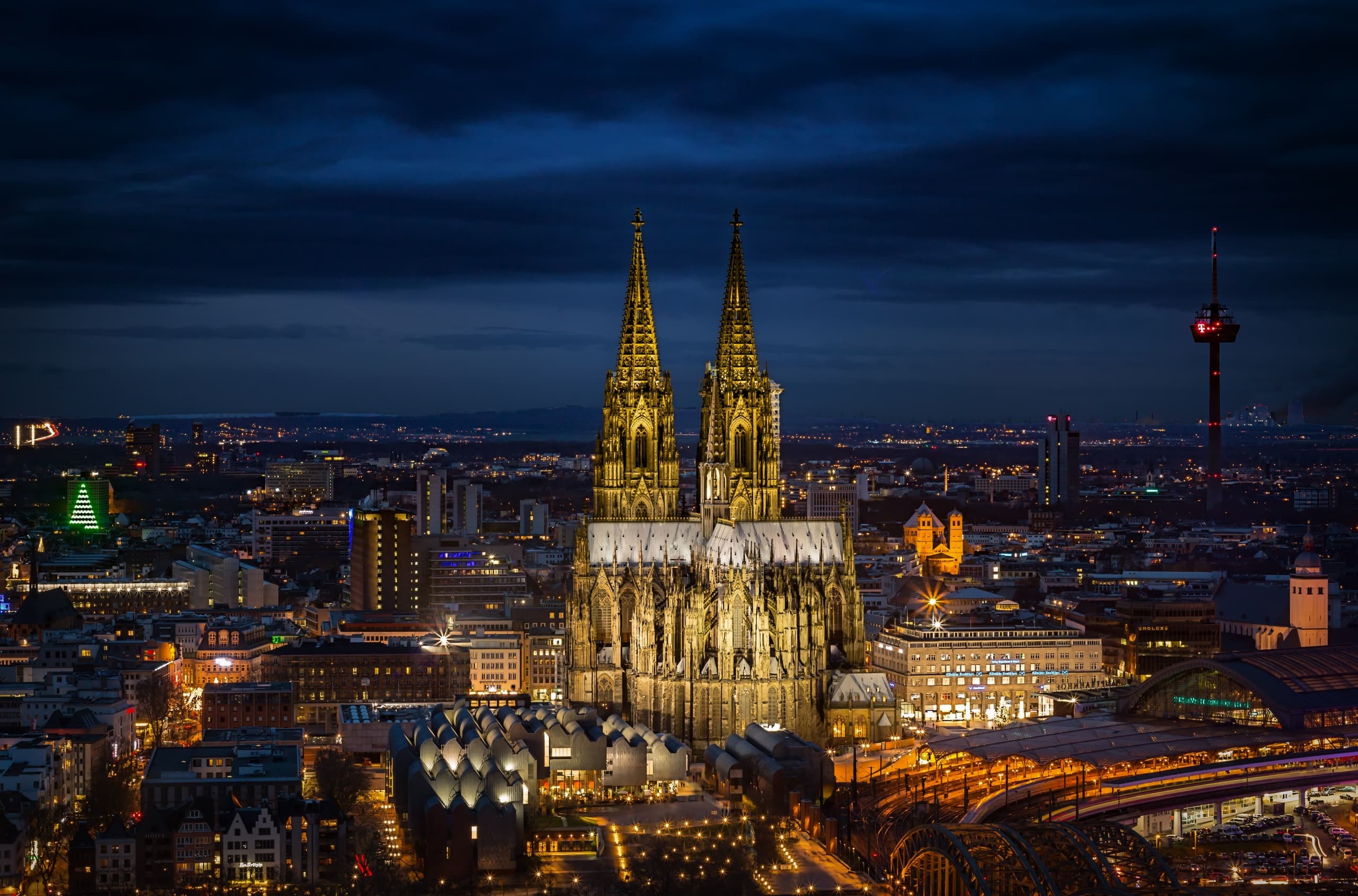 Nightlife Pub Crawl with PubCrawl Team in Cologne