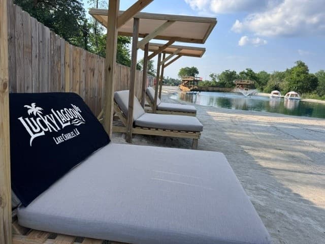 Lake Charles Daybed Rental: Shade & Comfort Beside the Lagoon