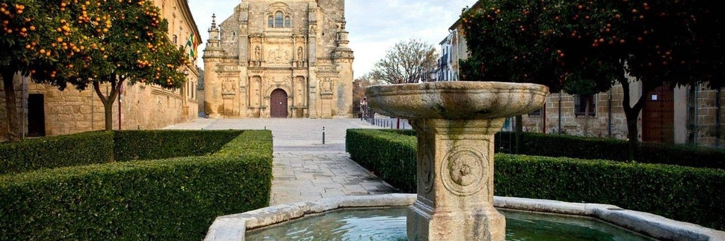 Úbeda Eco Bus Tour: 30-Minute Guided Ride Through the Centro Histórico