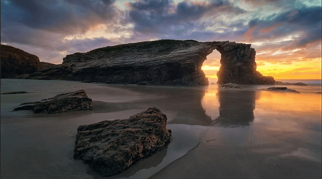 Tour Playa de las Catedrales with Tour Galicia in A Coruña