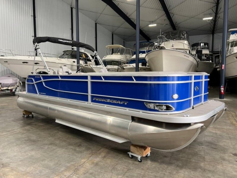 Ottawa River Pontoon Rentals at Port of Call Marina