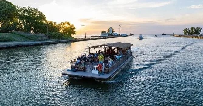 Cleveland Party Barge: Private 2-Hour Tiki Cruise on the Cuyahoga River