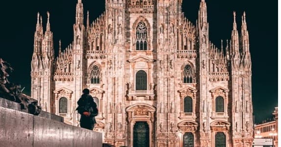 Evening Walking Tour in Milan with Keys of Italy