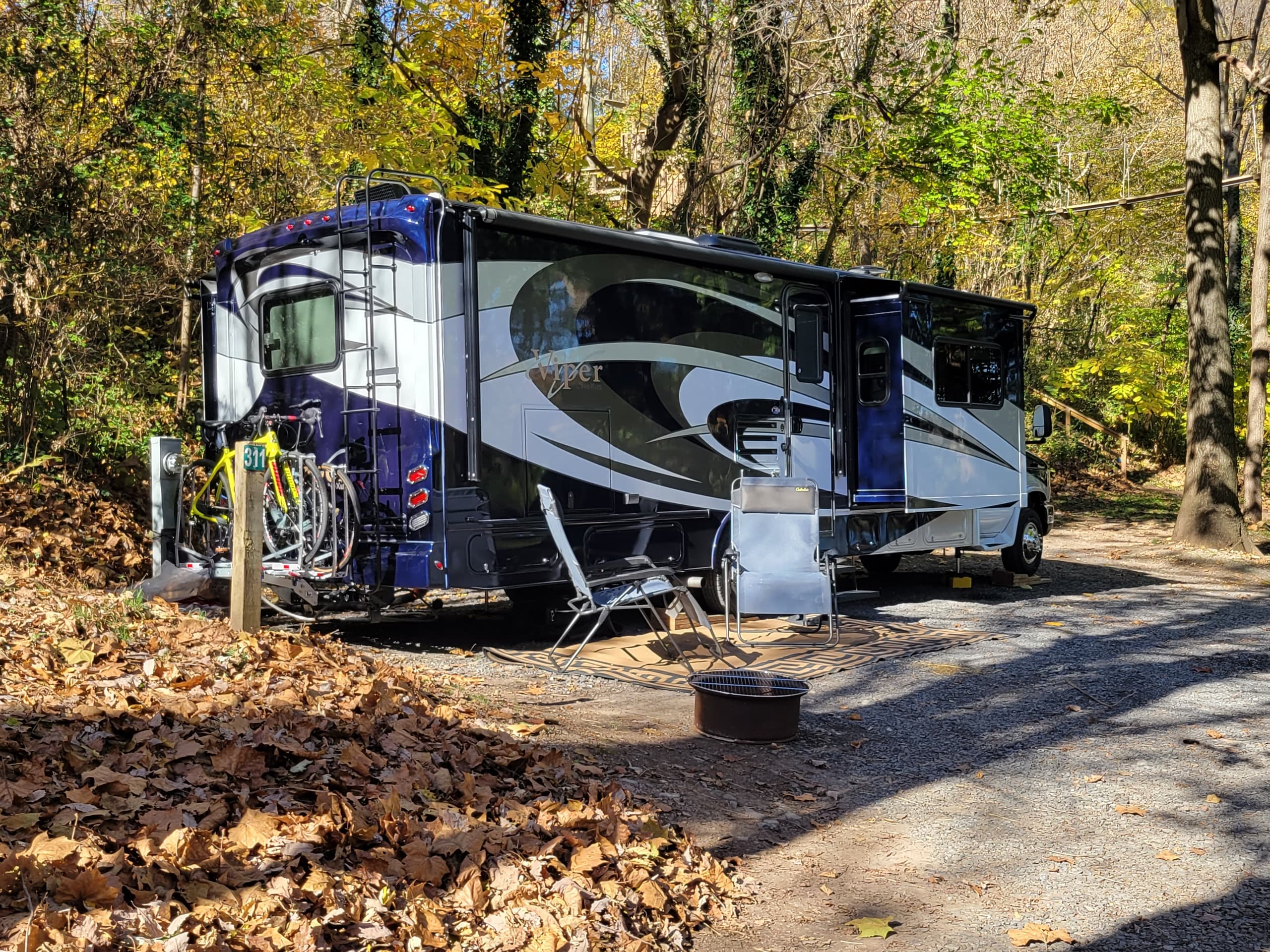 Riverfront RV Camping at Harpers Ferry: Scenic Sites with Potomac River Views