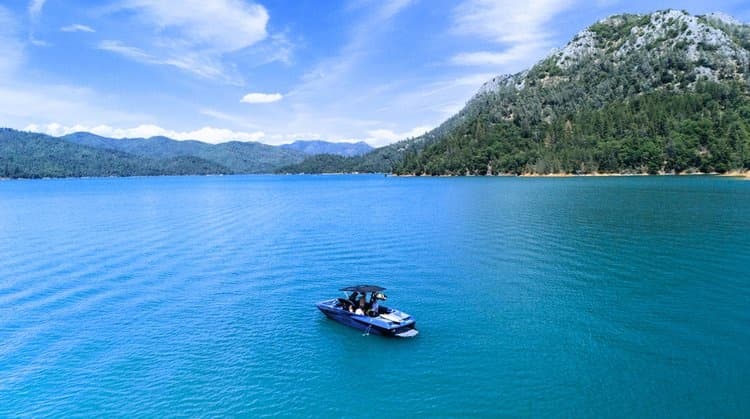Customizable Dock Rentals at Whiskey and Shasta Lakes for Ultimate Water Adventures