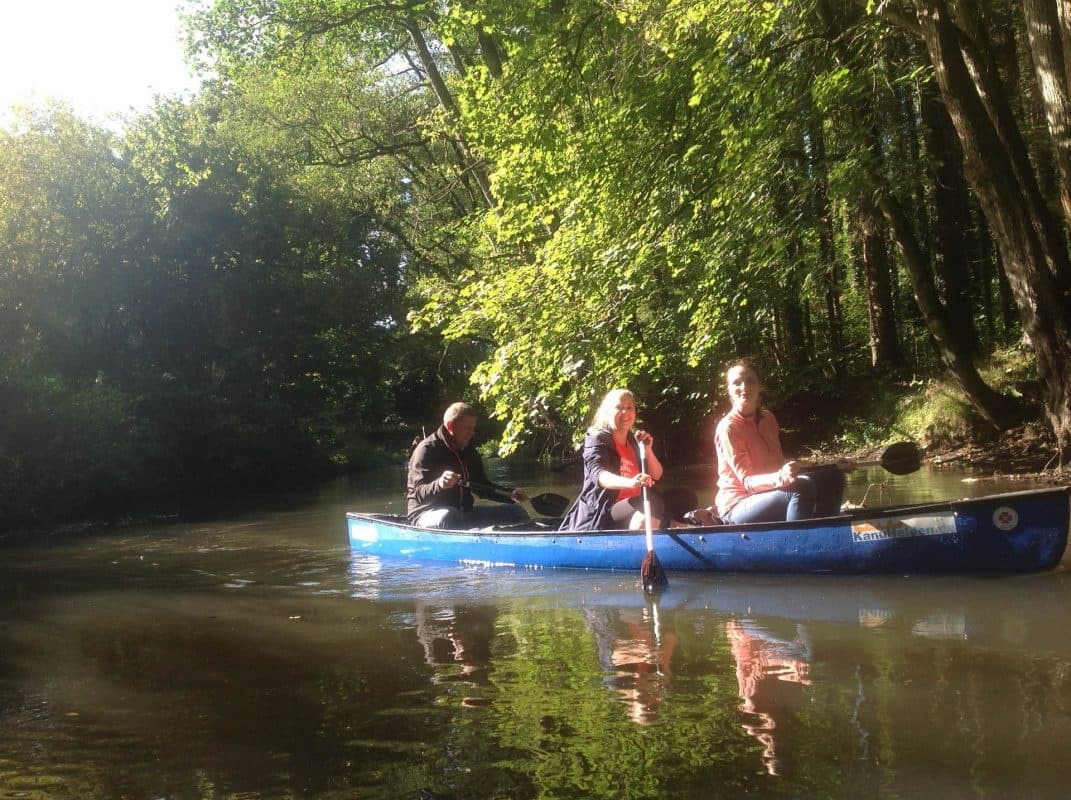 Canoe & BBQ on the Aussenalster: Romantic Paddle and Lakeside Grill in Hamburg