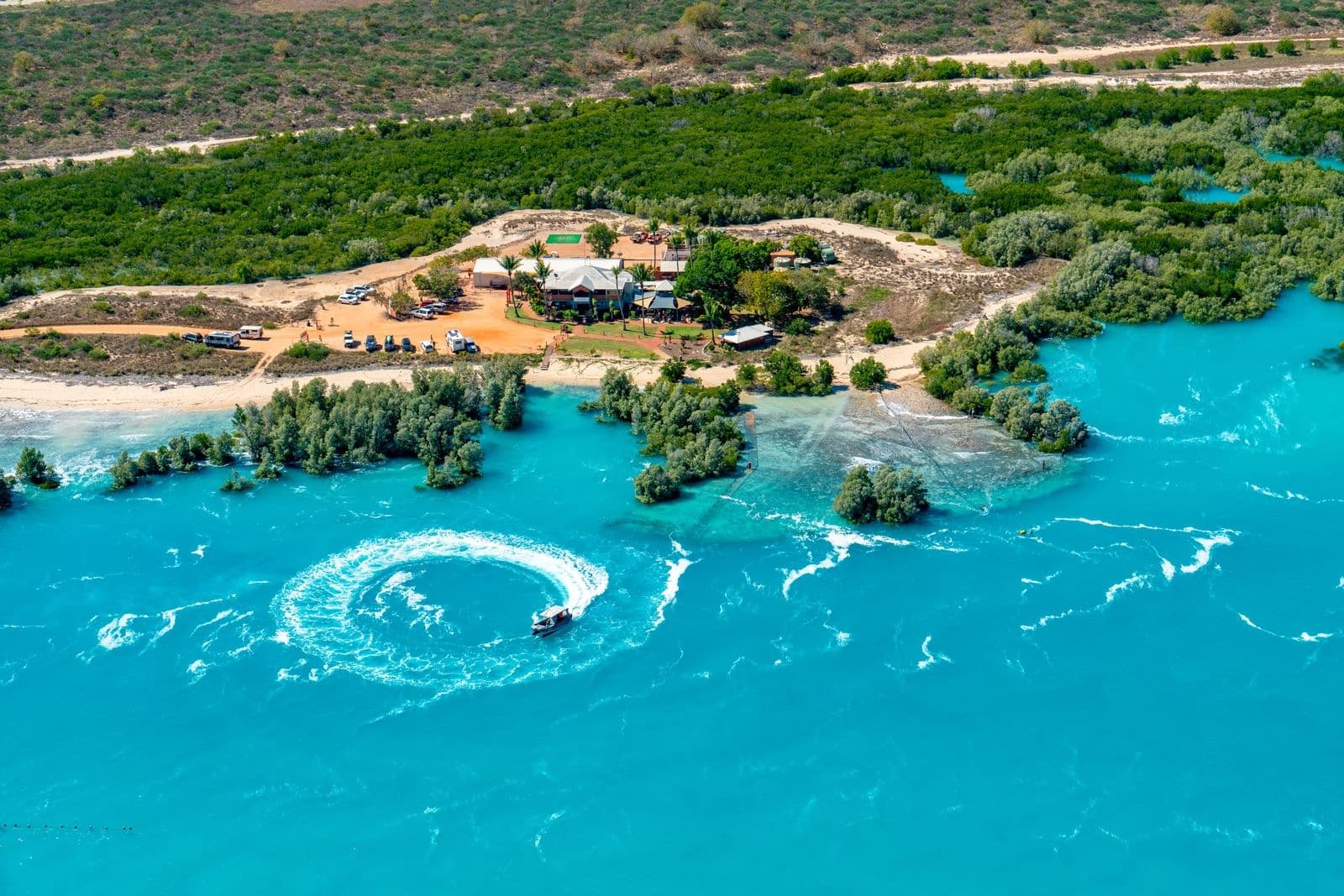 Willie Creek Pearl Farm Tour: Broome South Sea Pearl Cruise & Live Harvest