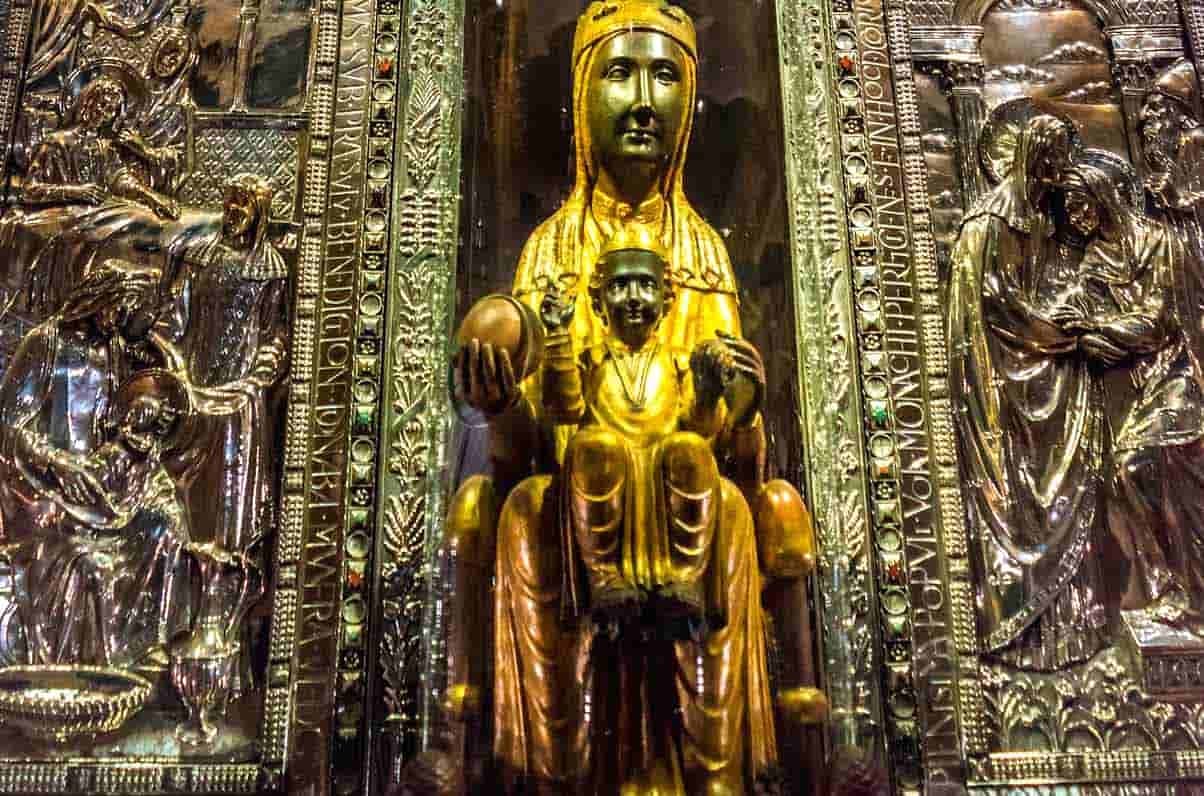 Cultural & Scenic Land Adventure: In Out Barcelona Tour