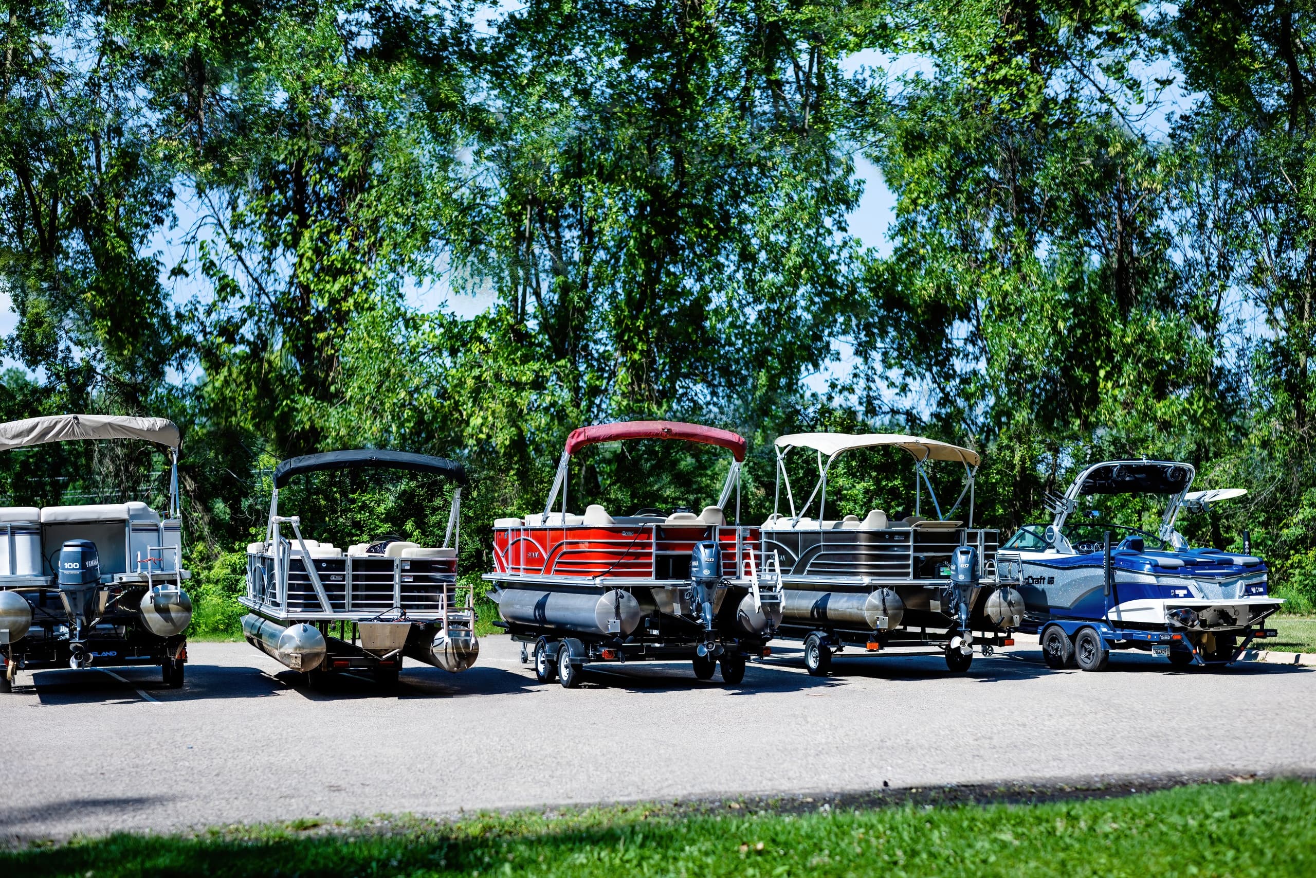 Explore Spring Park Lakes with Blue South Bay 22' Pontoon Rental