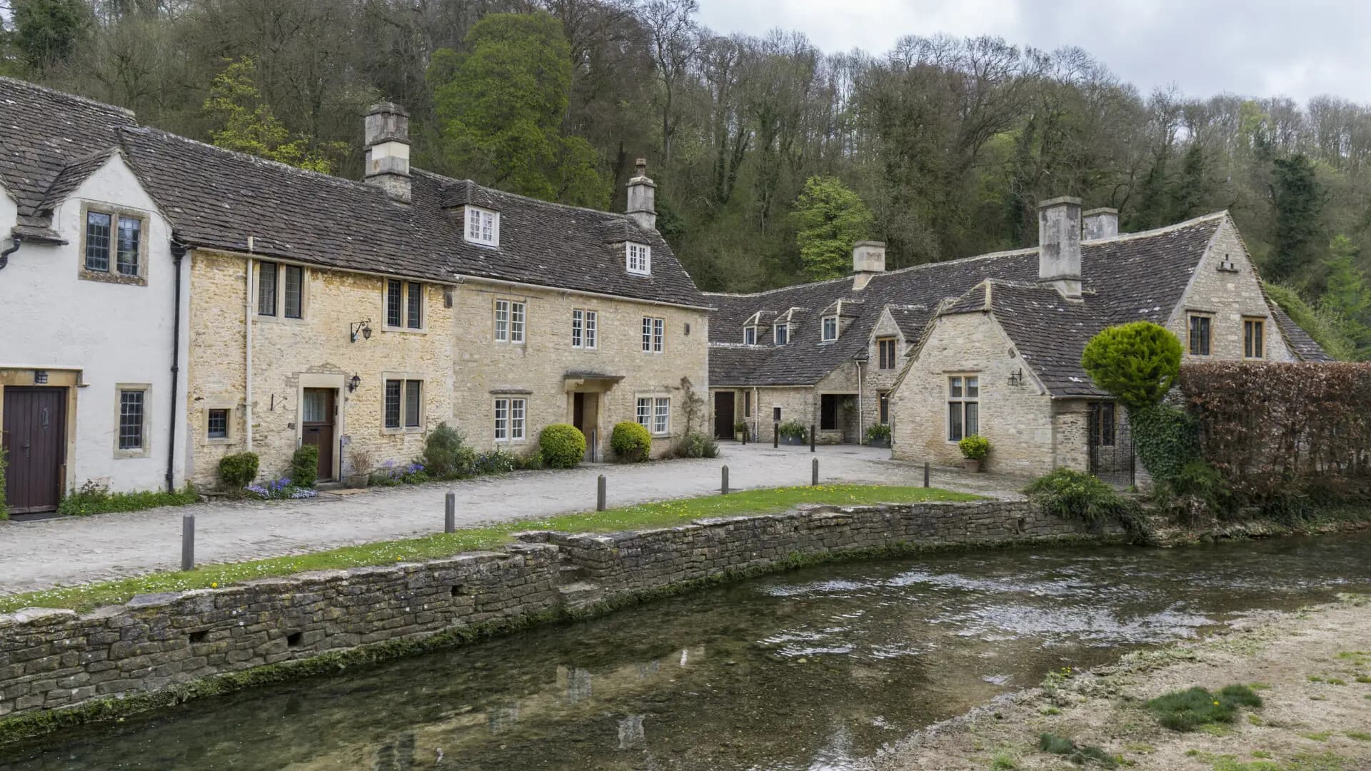Day Trip from London to the Cotswolds: Bath, Lacock & Castle Combe in a Day