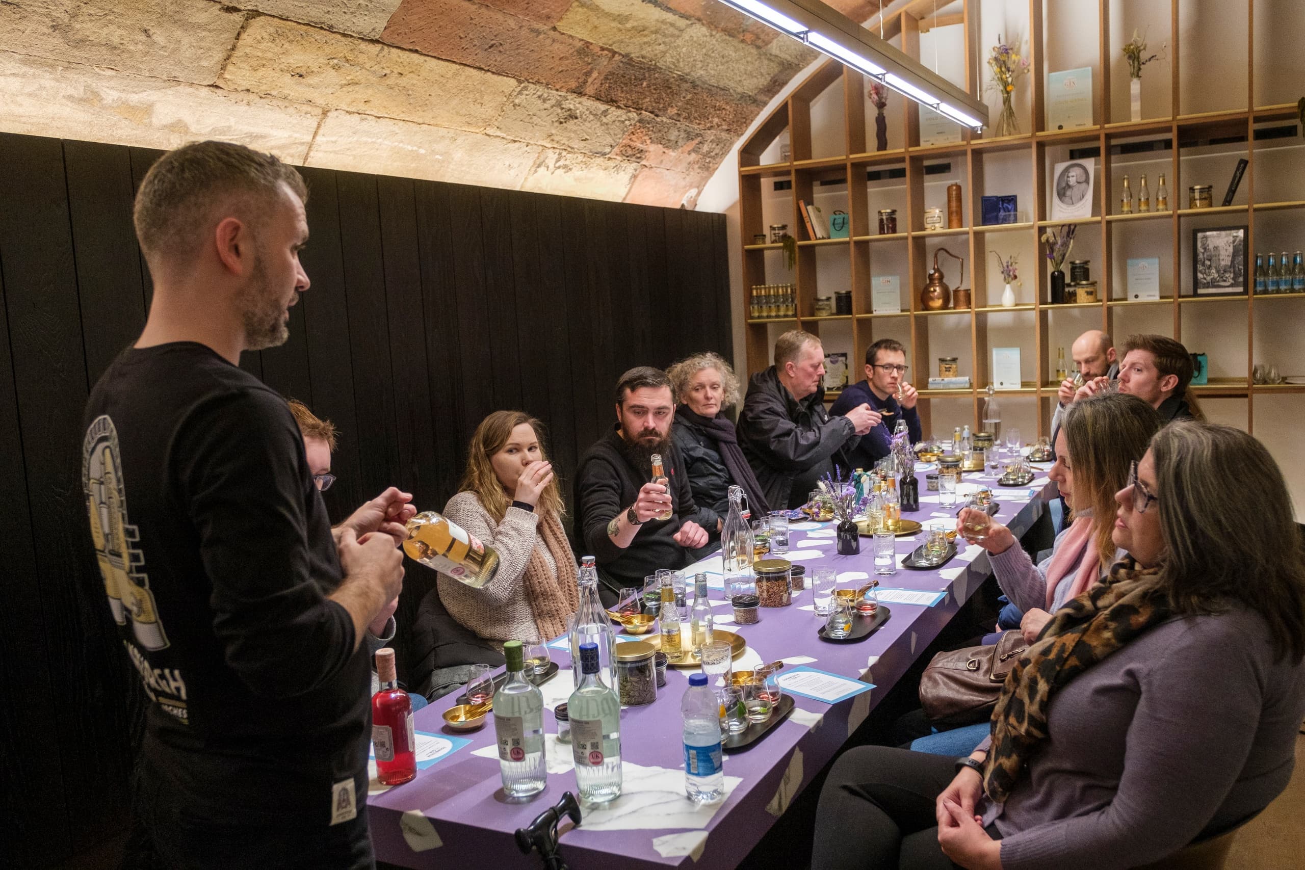 Guided gin tasting tour inside Edinburgh distillery tasting room