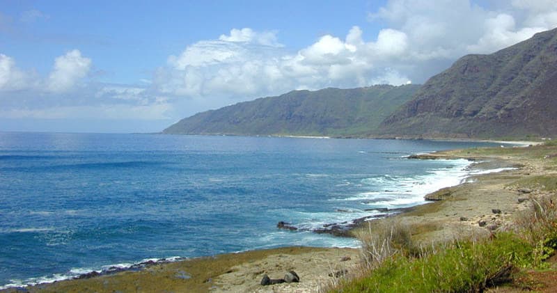 Oahu coastal shoreline with waves and volcanic cliffs