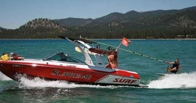 WAKE SURF BOAT