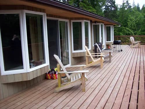 Waterfront basecamp: Captain’s Suite A at Knudson Cove Marina, Ketchikan