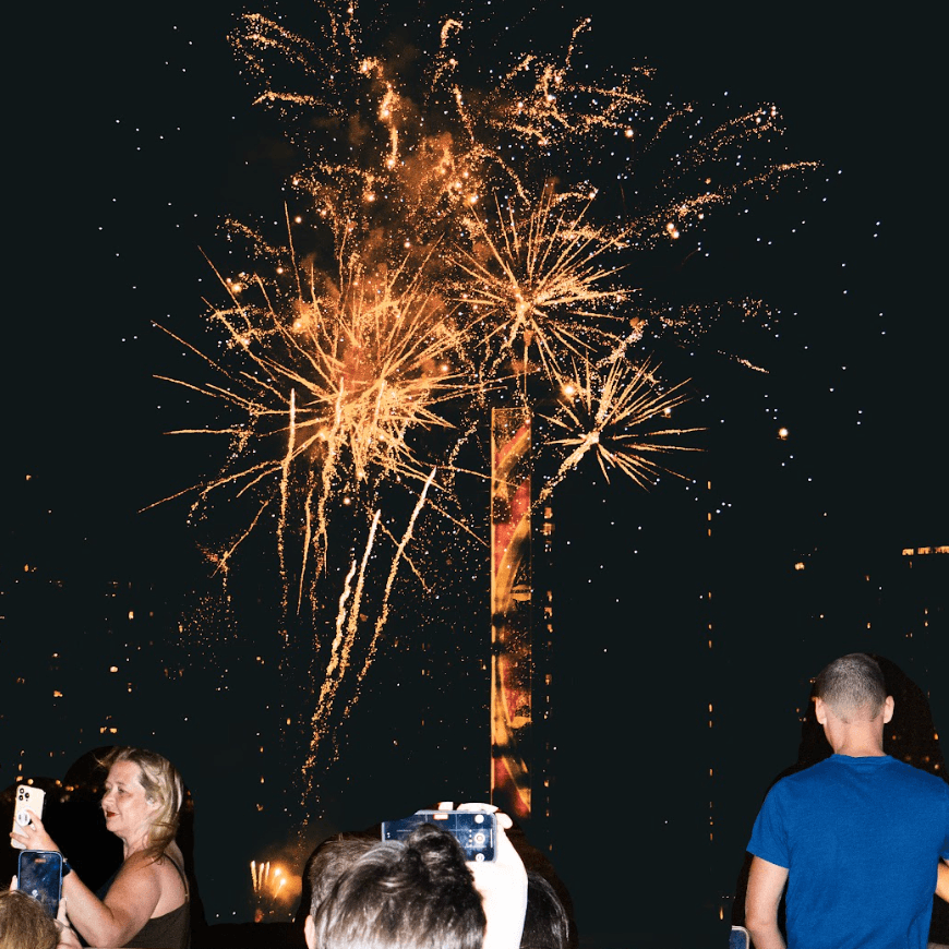Waikiki Friday Night Fireworks Sail on Na Hoku 3 — 1-Hour Twilight Cruise
