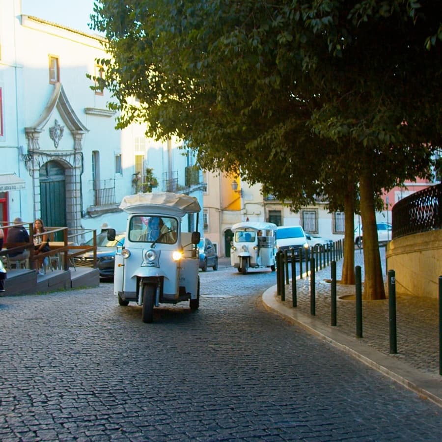 Lisboa from Above: A Panoramic Tuk Tuk Tour Showcasing Lisbon’s Iconic Viewpoints