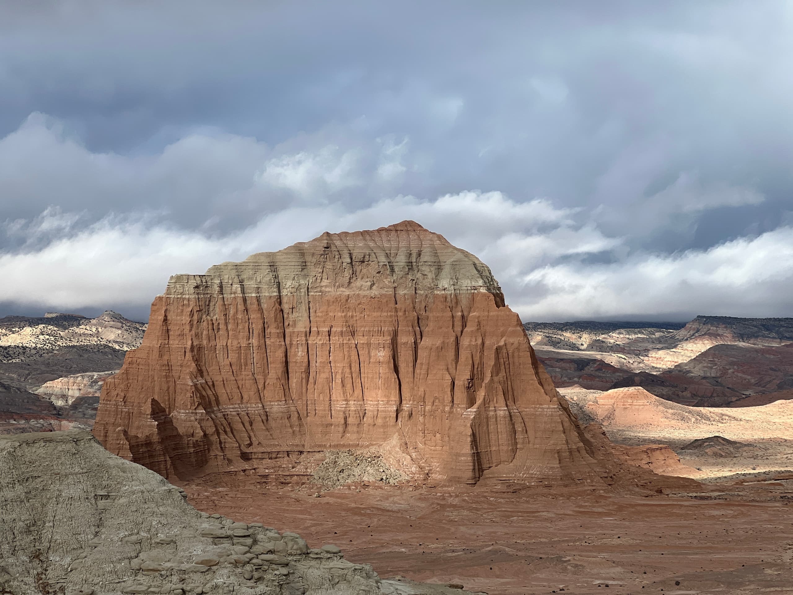 Cathedral Valley 4x4 Tour: Bentonite Hills, Jailhouse Rock & Capitol Reef Temples