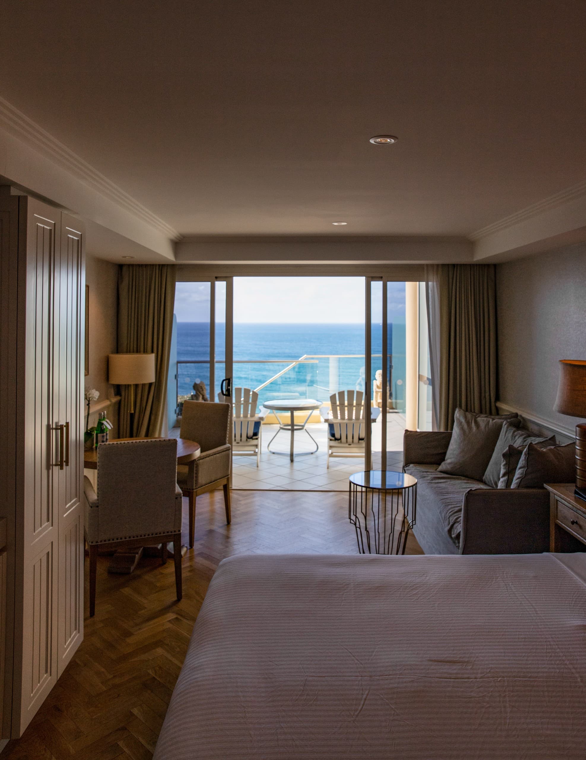 Seaplane to Jonah’s: Overnight Clifftop Escape Above Whale Beach photo 1