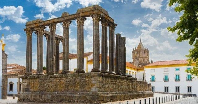 Full-Day Évora Tour with Amazing Day 4U in Portugal