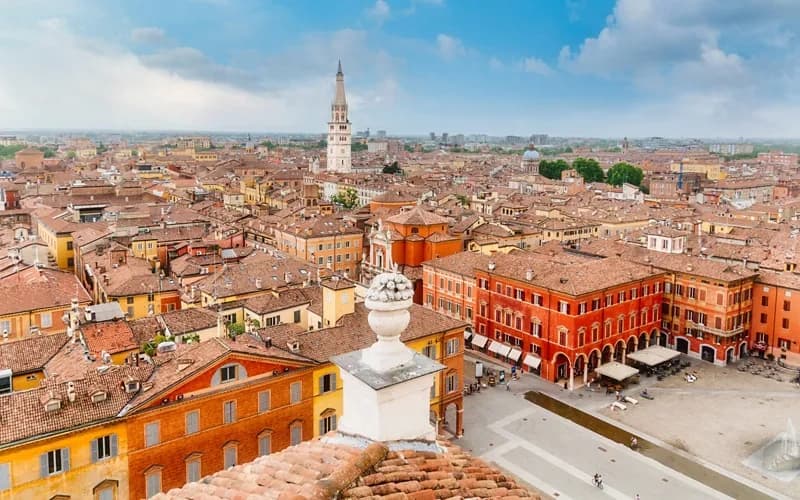Gondolas to Grand Prix: Private Transfer from Venice to Florence via Modena’s Ferrari Museums and Balsamic Cellars