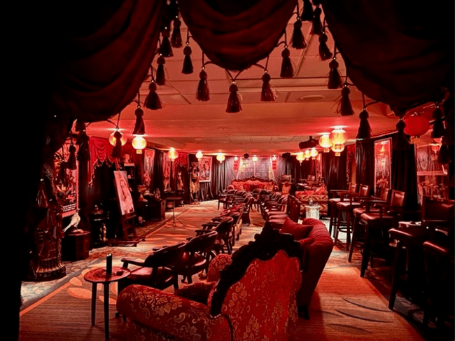 Waikiki Magic Show at Hilton Waikiki by Malama Tours