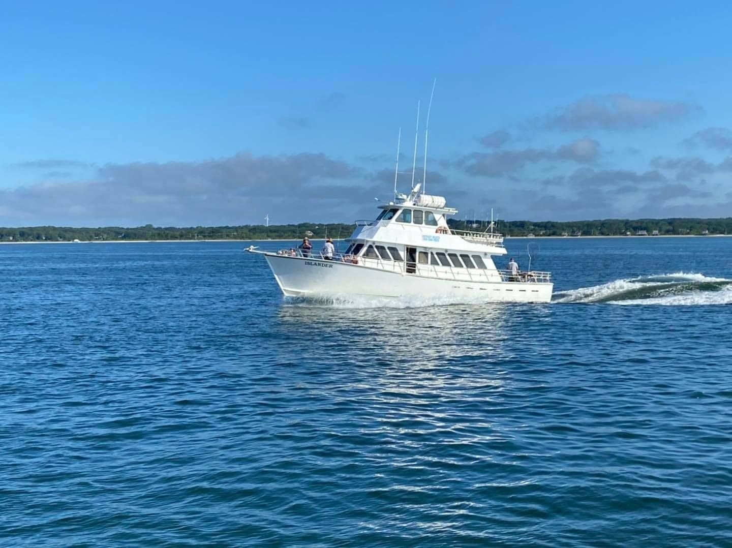 Bottom Fishing in Vineyard Sound: 6-Hour Cape Cod Sea Bass & Tautog Charter