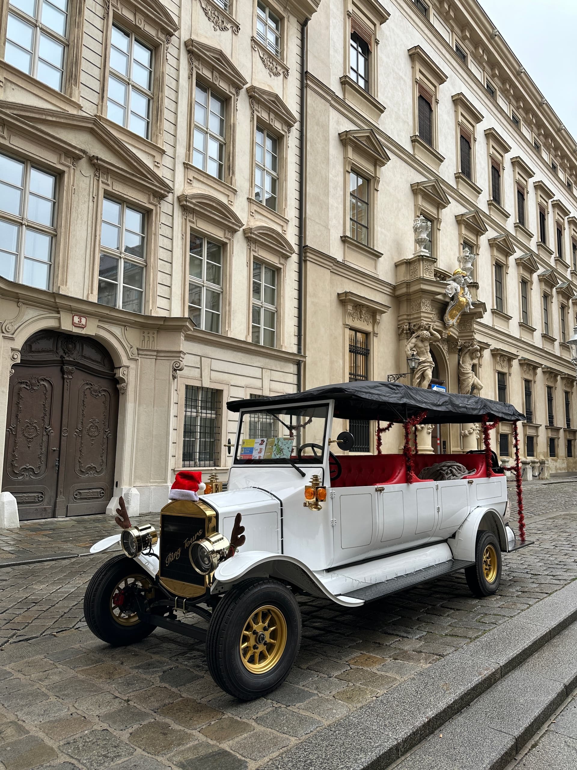Vienna Highlights Shared Tour — Electric Oldtimer Ringstrasse Sightseeing