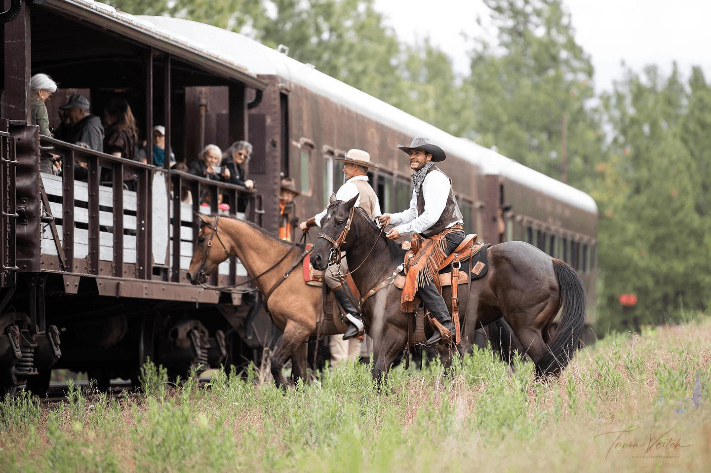 Great Train Robbery & BBQ: Old-West Ride and Lakeside BBQ in Summerland