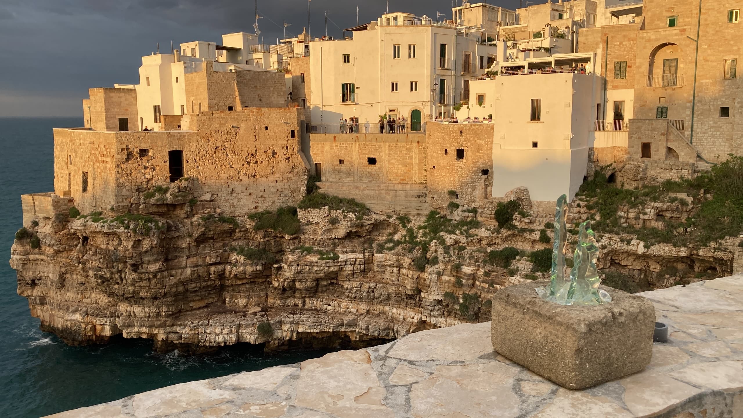 Free Walking Tour Italia’s Polignano Coastal Adventure