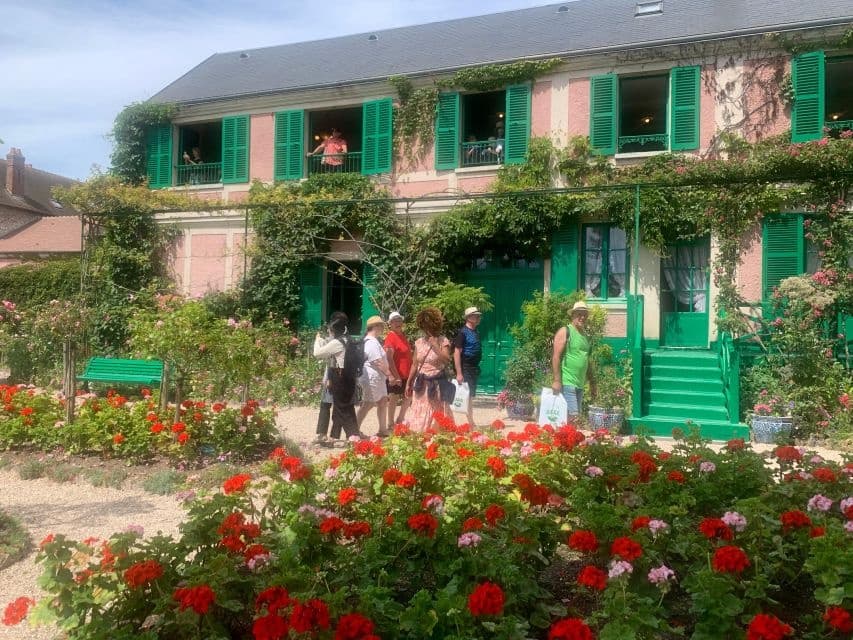 Garden & Village Tour at Giverny by Universal Tour Guide